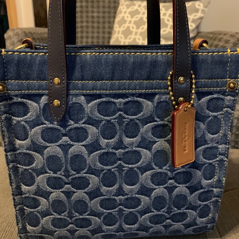 Coach Denim Field Tote 22 EUC
